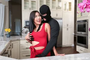 Em thư ký đi công chuyện xa bị cấp trên lừa uống thuốc kích dục lên cơn nứng